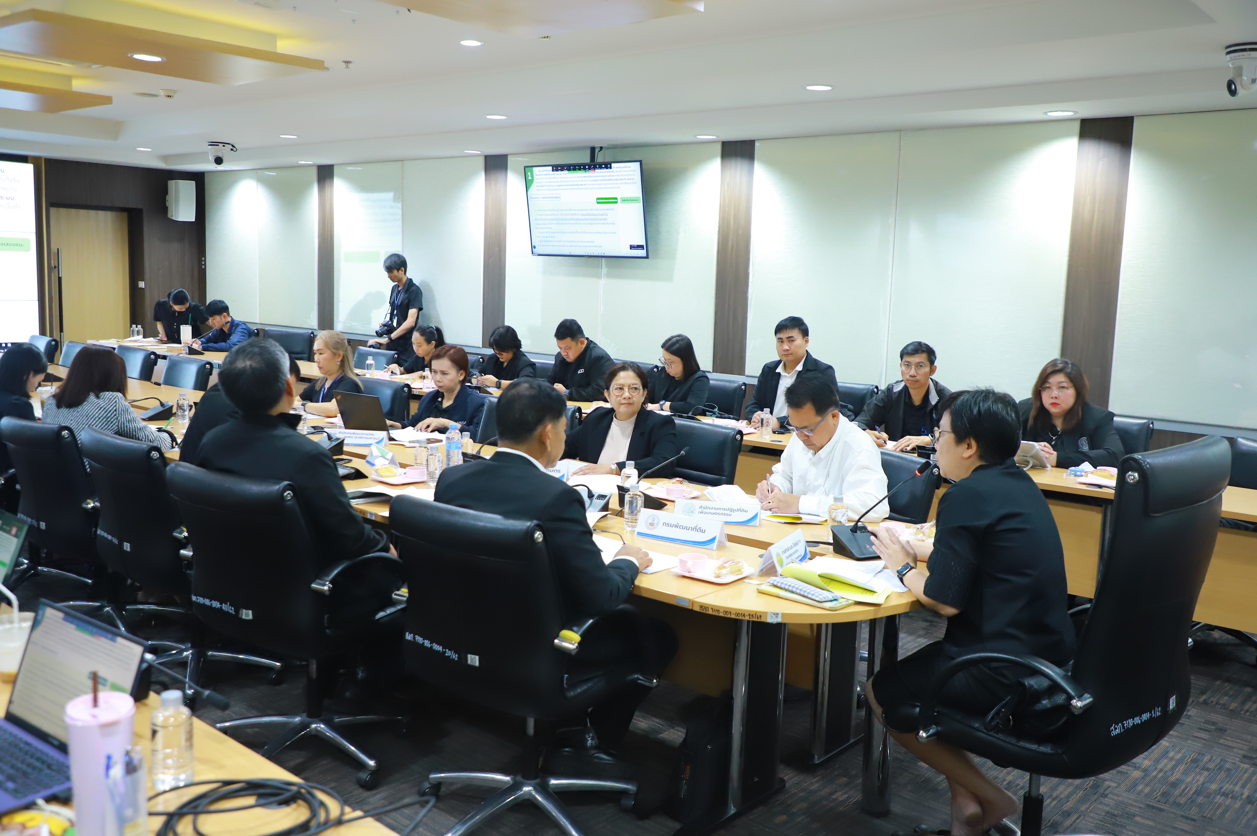 title - ส.ป.ก. ร่วมประชุมหารือเพื่อพิจารณาให้ความคิดเห็นต่อข้อสังเกตุและข้อเสนอแนะของวุฒิสภาต่อประเด็นวิกฤตการณ์ปุ๋ยในประเทศไทยที่ได้รับผลกระทบจากการสู้รบในภูมิภาคตะวันออกกลาง